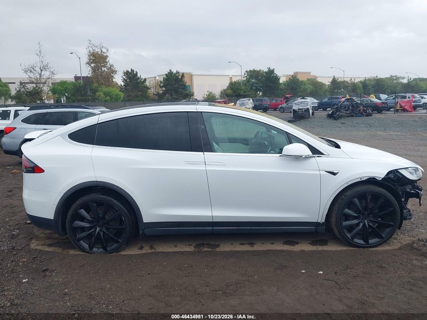 TESLA MODEL X - zdjęcie 14
