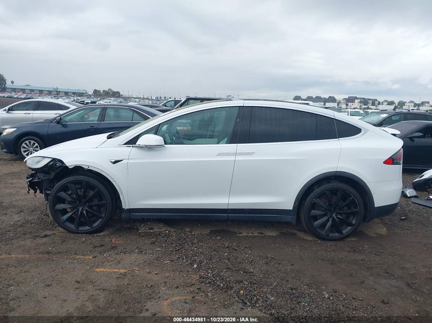 TESLA MODEL X - zdjęcie 15