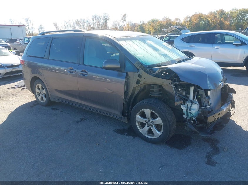 TOYOTA SIENNA - zdjęcie 1