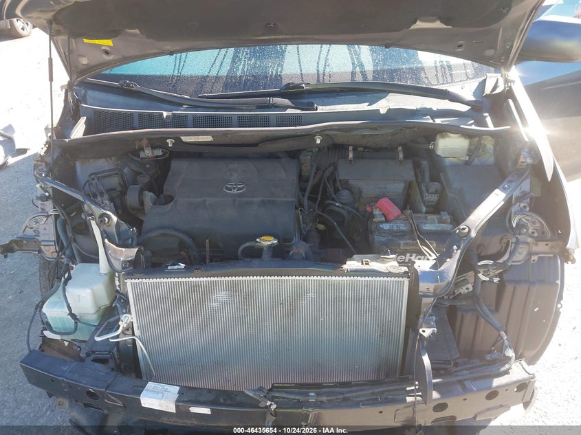 TOYOTA SIENNA - zdjęcie 10