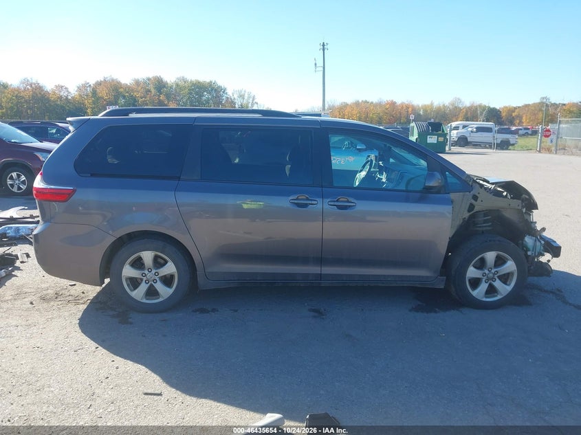 TOYOTA SIENNA - zdjęcie 14
