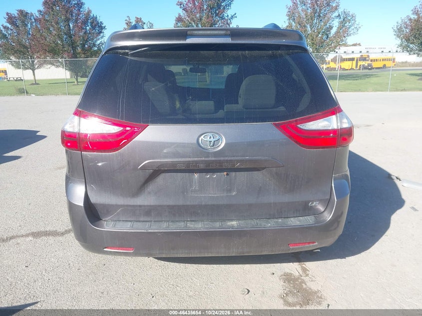TOYOTA SIENNA - zdjęcie 17