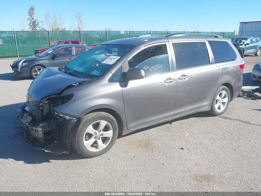 TOYOTA SIENNA - zdjęcie 2