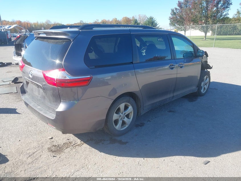TOYOTA SIENNA - zdjęcie 4