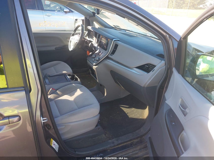 TOYOTA SIENNA - zdjęcie 5