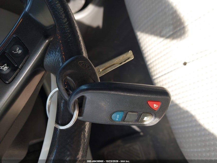 2011 KIA SORENTO LX · Фото 11