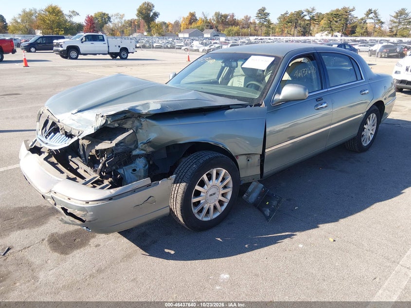 2006 Lincoln Town Car Signature, Front End, IAAI, VIN 1LNHM81V16Y629630 — photo 2