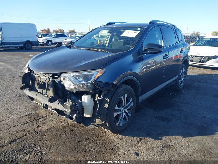 Vin: jtmzfrev3hj102400, lot: 46940505, toyota rav4 le 20172