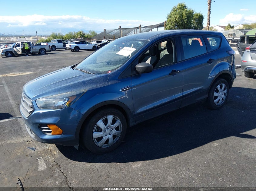 2018 Ford Escape S, Удар ззаду, IAAI, VIN 1FMCU0F76JUA98043 — фото 2