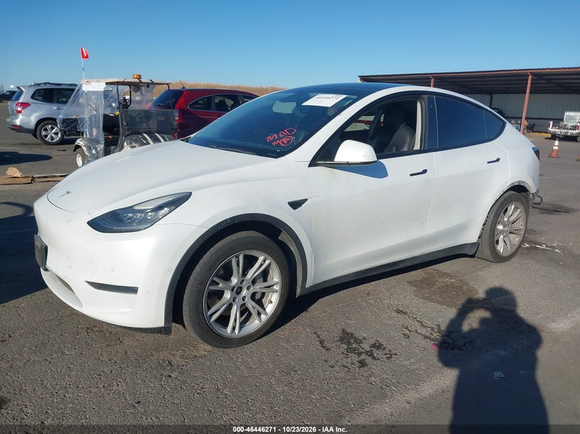 2020 Tesla Model Y Long Range Dual Motor All-Wheel Drive, Удар сзади, IAAI, VIN 5YJYGDEE4LF015620 — фото 2