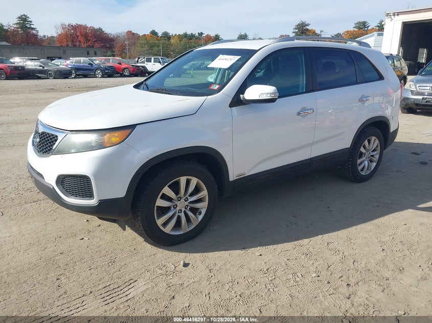 2011 Kia Sorento Lx V6, Normal Wear & Tear, IAAI, VIN 5XYKTDA28BG084637 — photo 2