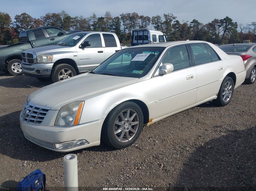 2011 Cadillac Dts Luxury Collection, Normal Wear & Tear, IAAI, VIN 1G6KD5E60BU101626 — photo 2