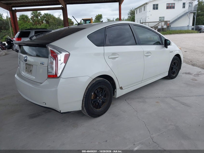 Vin: jtdkn3du1d5700188, lot: 46958577, toyota prius three 20134