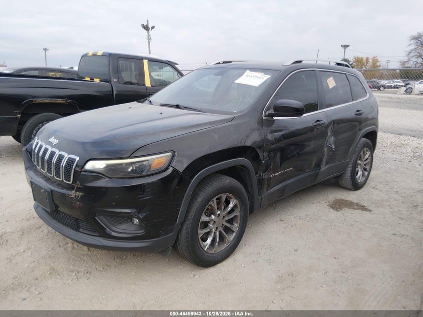 2019 Jeep Cherokee Latitude Plus 4X4, Repossession, IAAI, VIN 1C4PJMLX2KD270418 — photo 2