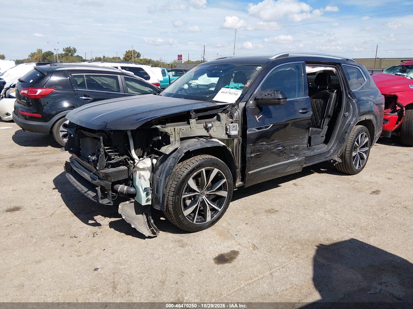 2024 Volkswagen Atlas 2.0T Sel Premium R-Line, Left Side, IAAI, VIN 1V2FR2CA3RC512202 — photo 2