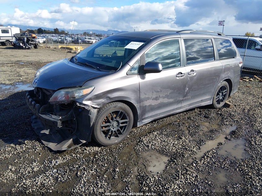 Vin: 5tdxk3dc6bs066745, lot: 46971624, toyota sienna se 20112