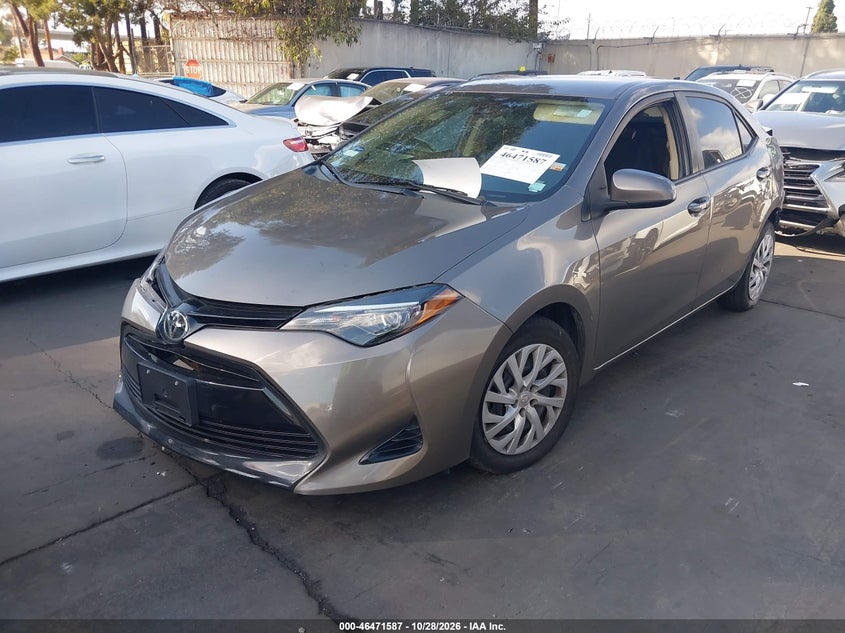 2018 Toyota Corolla Le, Right Front, IAAI, VIN 5YFBURHE3JP797966 — photo 2
