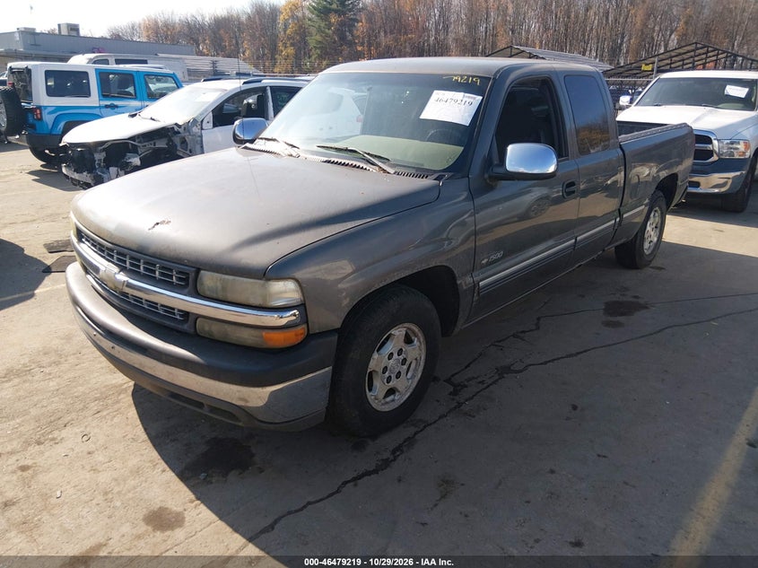 2001 Chevrolet Silverado 1500 Ls, Normal Wear & Tear, IAAI, VIN 2GCEC19V011144932 — photo 2