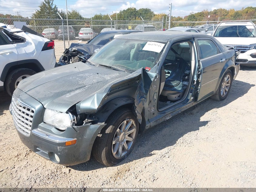 2005 Chrysler 300C, Left Side, IAAI, VIN 2C3AA63HX5H655148 — photo 2