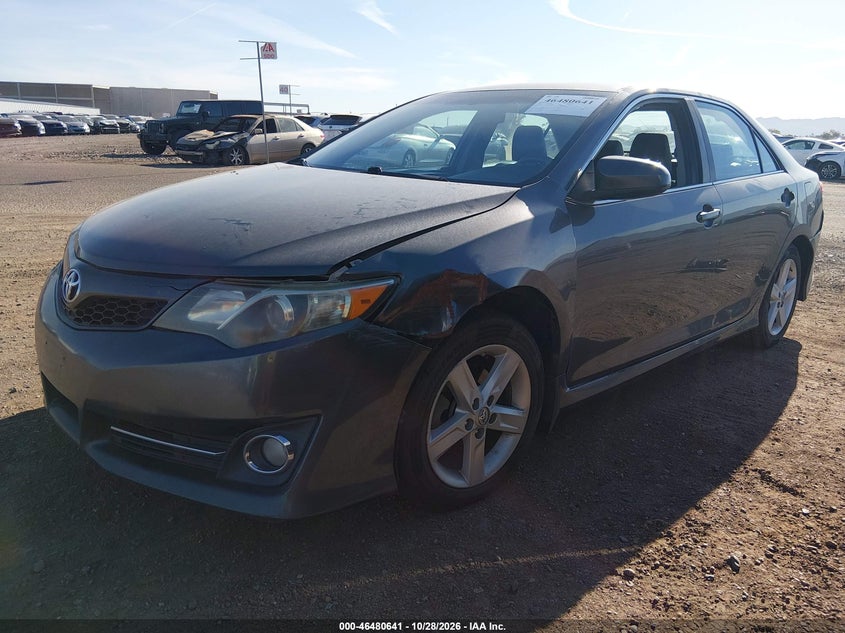 Vin: 4t1bf1fk5eu301171, lot: 46981025, toyota camry se 20142