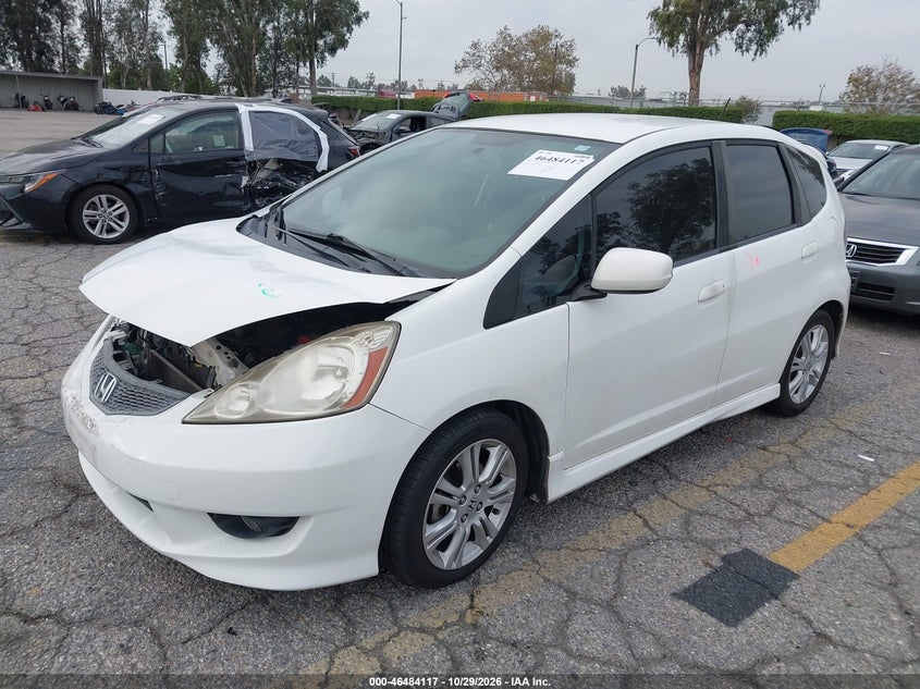 2011 Honda Fit Sport, Front End, IAAI, VIN JHMGE8H55BC006181 — photo 2