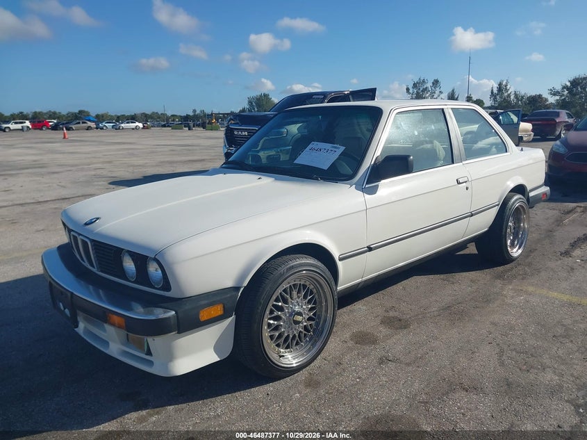 1984 BMW 325 E, Неизвестно, IAAI, VIN WBAAB5401E1008001 — фото 2