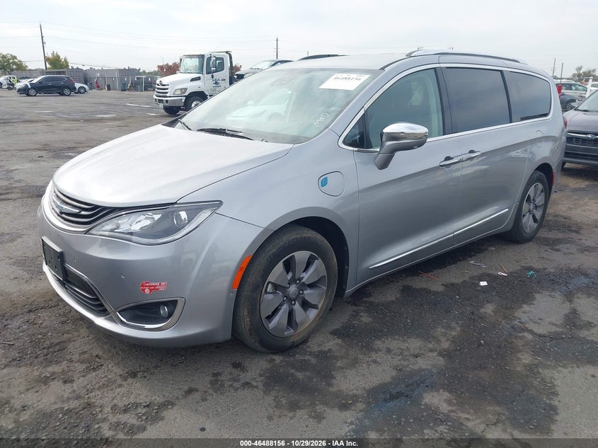 2018 Chrysler Pacifica Hybrid Limited, Right Side, IAAI, VIN 2C4RC1N78JR212906 — photo 2