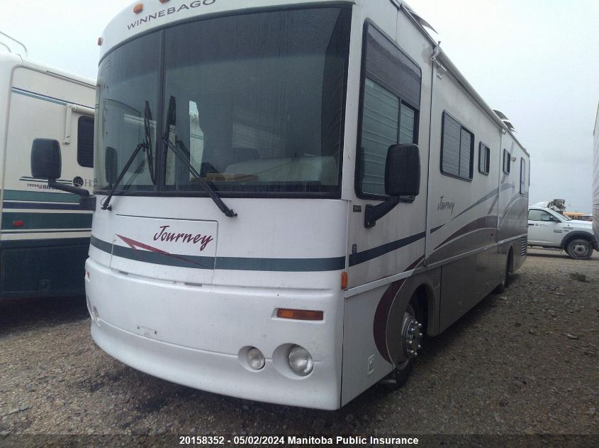 2000 Winnebago P36L VIN: 4UZ6XFBC1YCG43370 Lot: 20158352