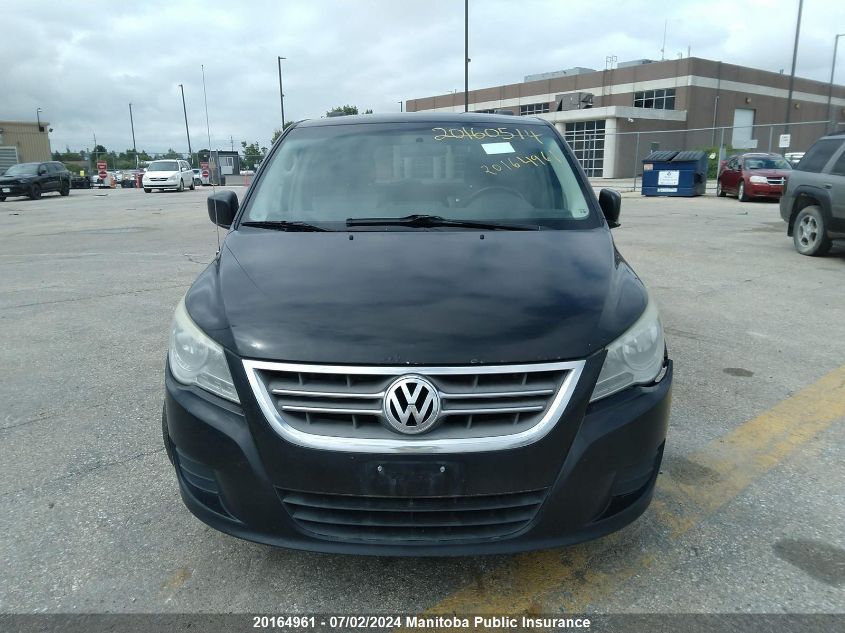 2011 Volkswagen Routan S VIN: 2V4RW3DG4BR696293 Lot: 20164961