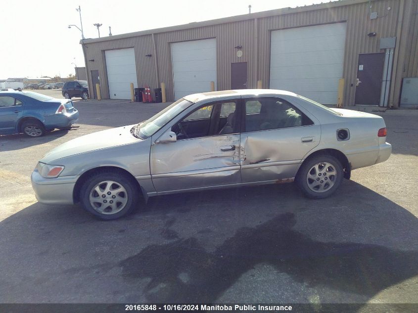 2000 Toyota Camry Le VIN: JT2BG22K8Y0463880 Lot: 20165848