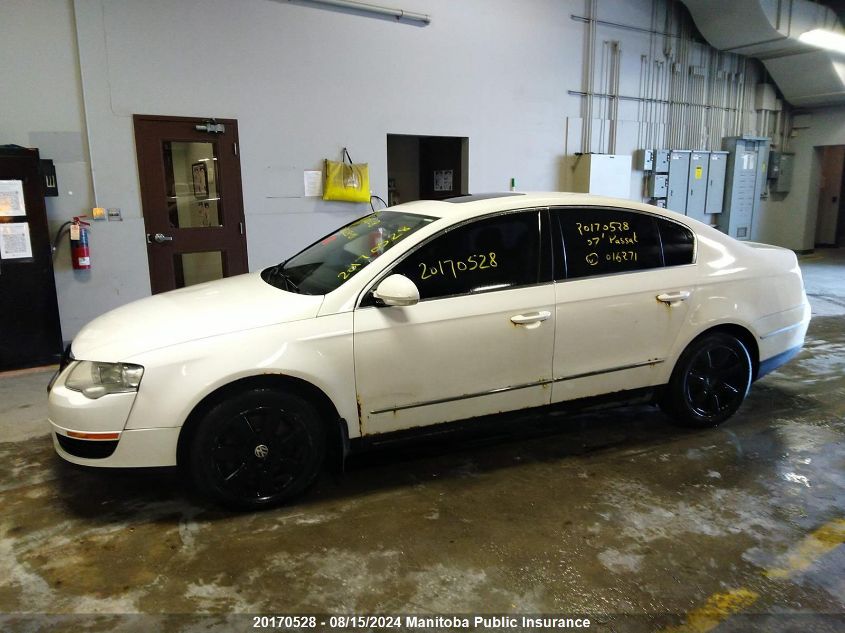 2007 Volkswagen Passat 2.0T VIN: WVWEK73CX7P016271 Lot: 20170528