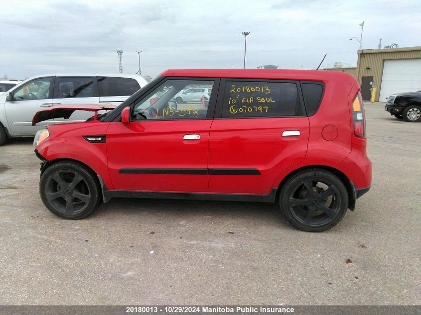 2010 Kia Soul 4U VIN: KNDJT2A2XA7070797 Lot: 20180013