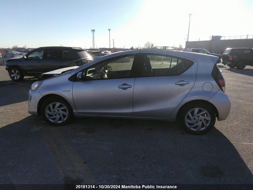 2015 Toyota Prius C VIN: JTDKDTB3XF1586442 Lot: 20181314