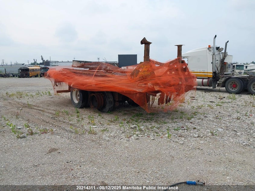 1UYVS25314G369852 2004 Utility Other auction photo 1