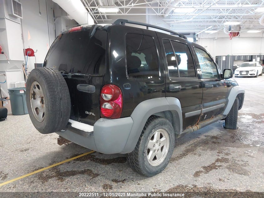 1J4GL48K75W670372 2005 JEEP LIBERTY (NORTH AMERICA) photo no. 4