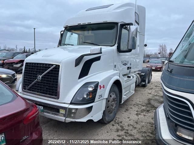 4V4NC9EH4GN956017 2016 VOLVO  photo no. 2