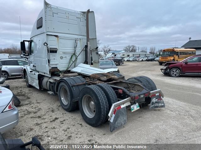 4V4NC9EH4GN956017 2016 VOLVO  photo no. 3