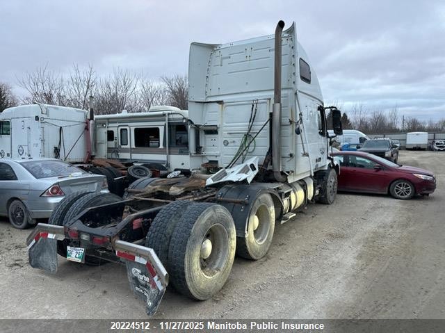 4V4NC9EH4GN956017 2016 VOLVO  photo no. 4