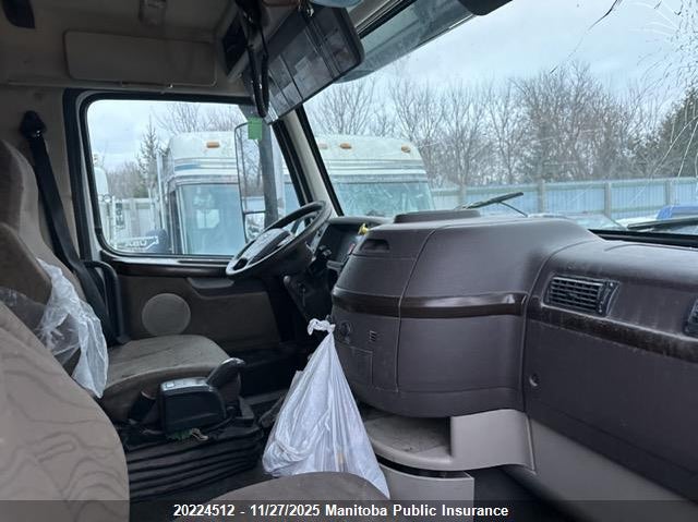 4V4NC9EH4GN956017 2016 VOLVO  photo no. 5