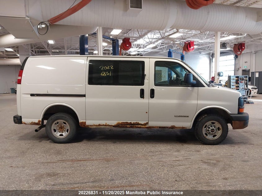 1GTGG25V241161573 2004 GMC  photo no. 13