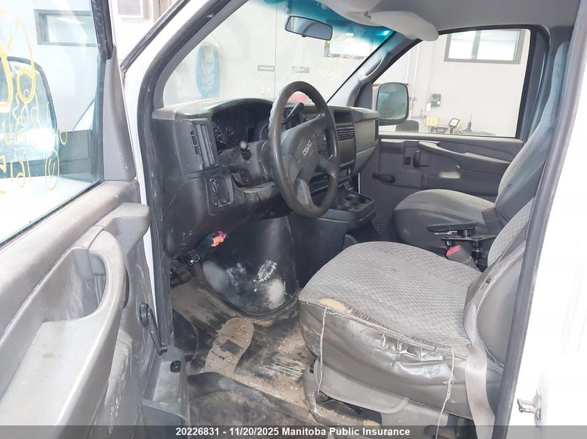 1GTGG25V241161573 2004 GMC  photo no. 5