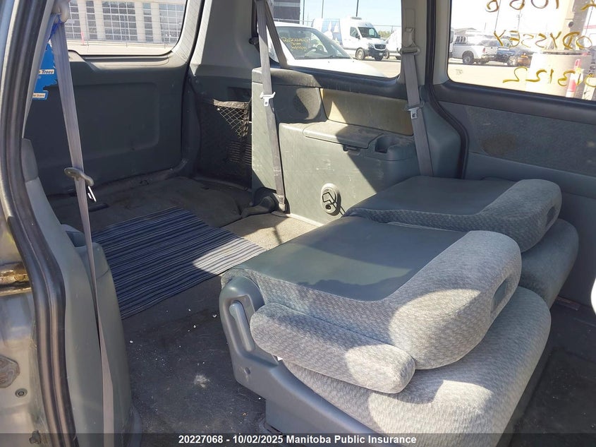 2000 Honda Odyssey VIN: 2HKRL1857YH013122 Lot: 20227068