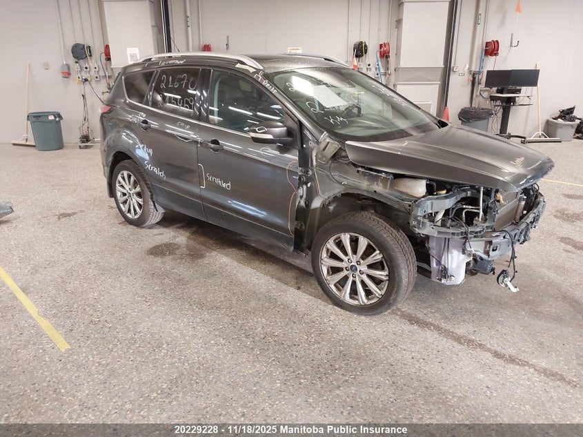 1FMCU9J98HUD22212 2017 FORD ESCAPE photo no. 6