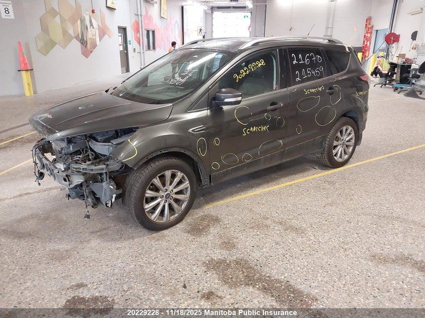 1FMCU9J98HUD22212 2017 FORD ESCAPE photo no. 2