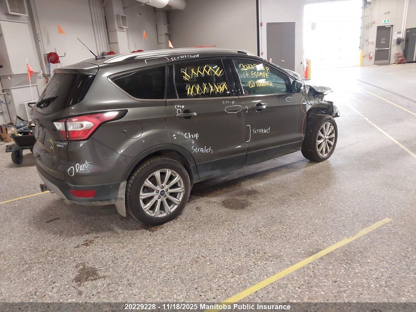 1FMCU9J98HUD22212 2017 FORD ESCAPE photo no. 4