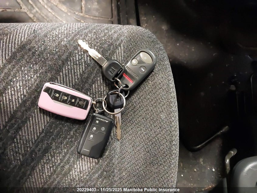 2000 Honda Cr-V VIN: JHLRD1853YC807840 Lot: 20229403