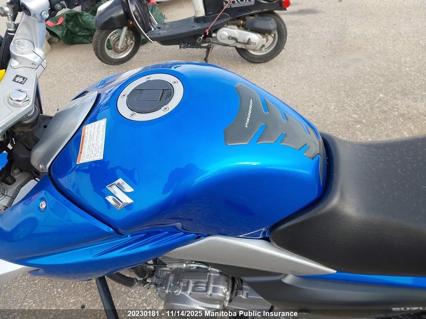 2015 Suzuki Gw250 F VIN: LC6GJ55F9F1100120 Lot: 20230181