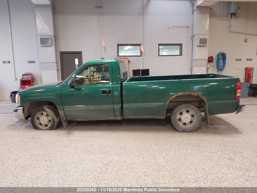 1999 GMC Sierra 1500 Pickup VIN: 1GTEC14W3XE550694 Lot: 20230242
