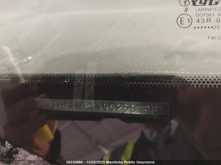 2009 Toyota Yaris Le VIN: JTDKT923395250196 Lot: 20230868