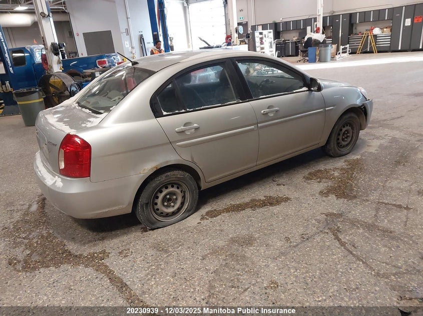 KMHCN45C59U330615 2009 HYUNDAI ACCENT photo no. 4
